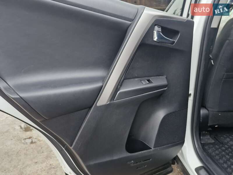 Позашляховик / Кросовер Toyota RAV4 2017 в Умані