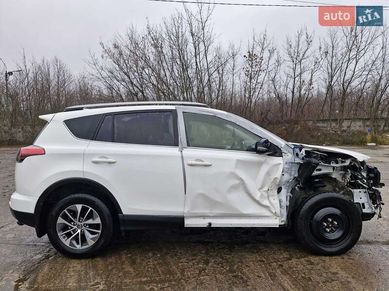 Позашляховик / Кросовер Toyota RAV4 2017 в Умані