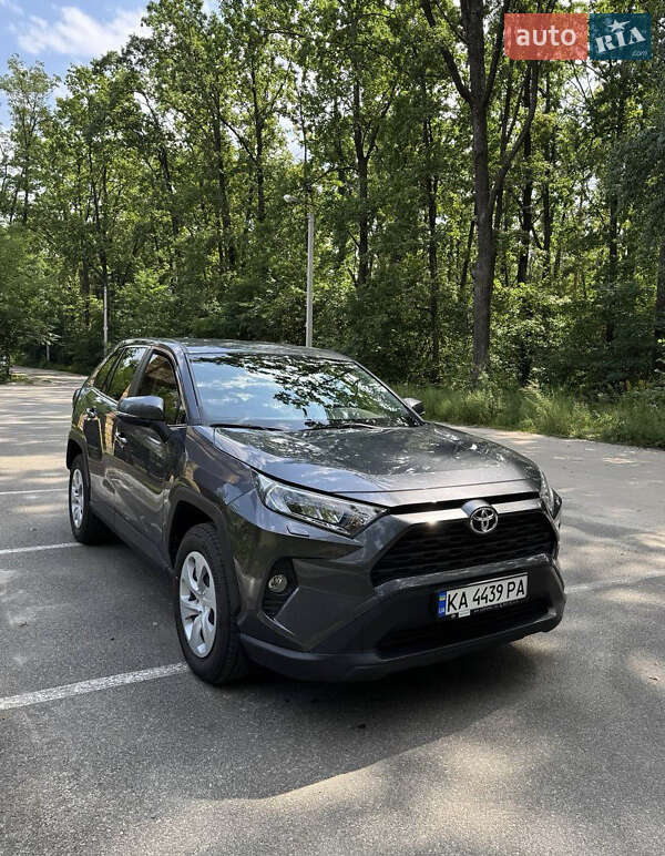 Позашляховик / Кросовер Toyota RAV4 2020 в Києві