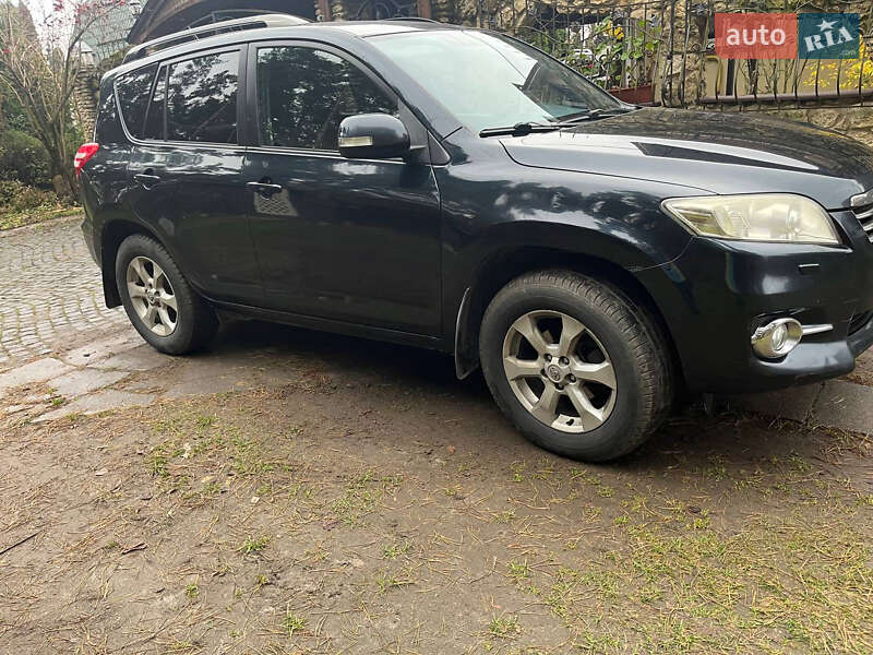 Внедорожник / Кроссовер Toyota RAV4 2010 в Ровно