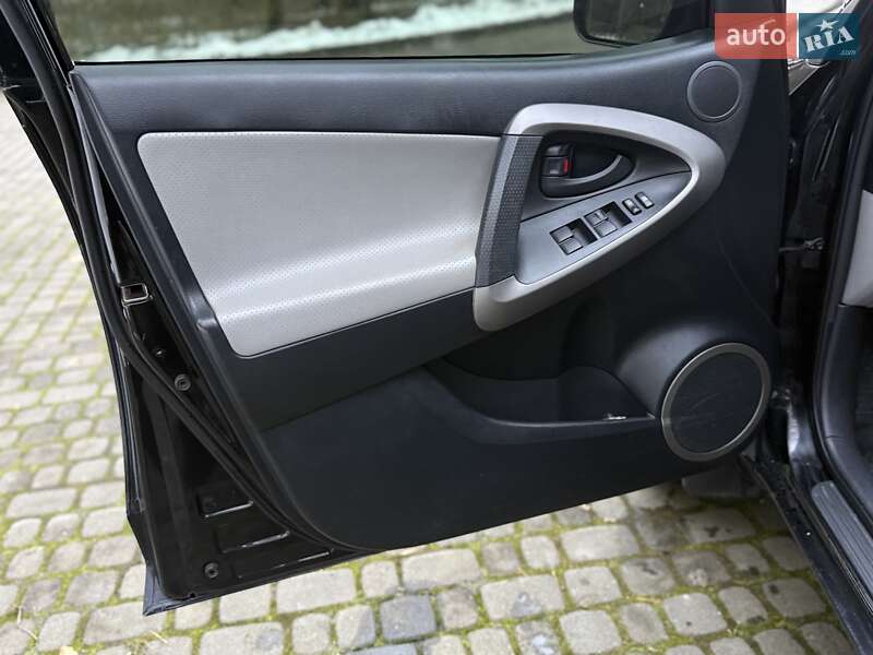 Позашляховик / Кросовер Toyota RAV4 2008 в Львові