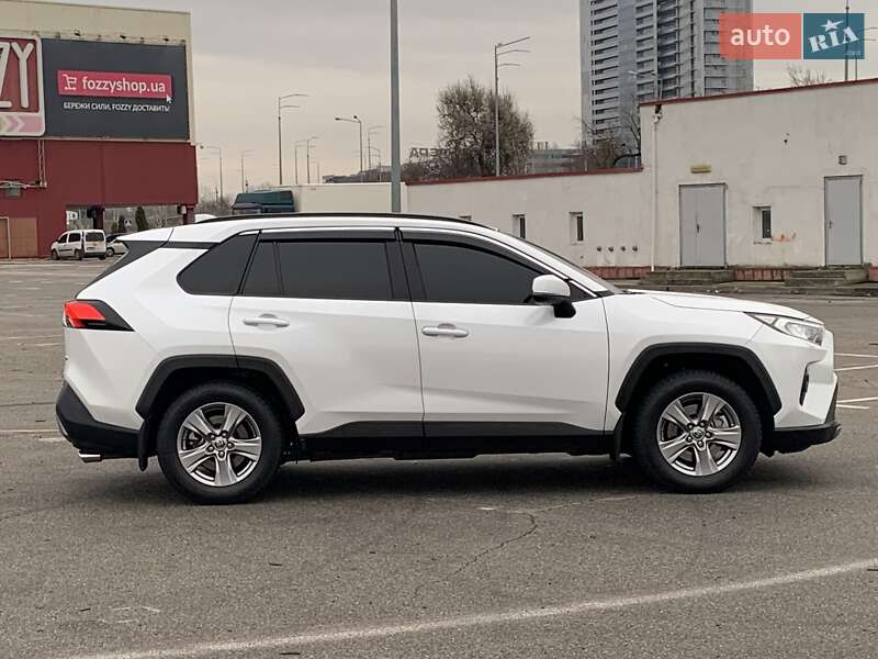 Позашляховик / Кросовер Toyota RAV4 2023 в Києві