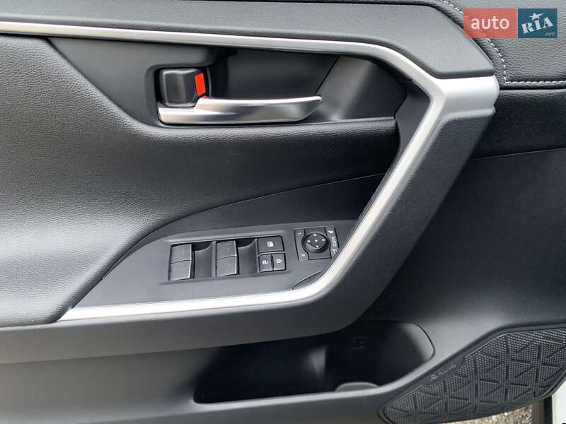 Позашляховик / Кросовер Toyota RAV4 2023 в Києві