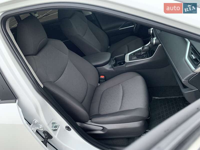 Позашляховик / Кросовер Toyota RAV4 2023 в Києві