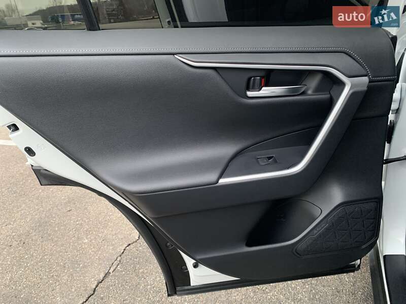 Позашляховик / Кросовер Toyota RAV4 2023 в Києві