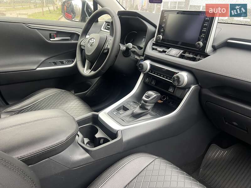 Позашляховик / Кросовер Toyota RAV4 2019 в Києві