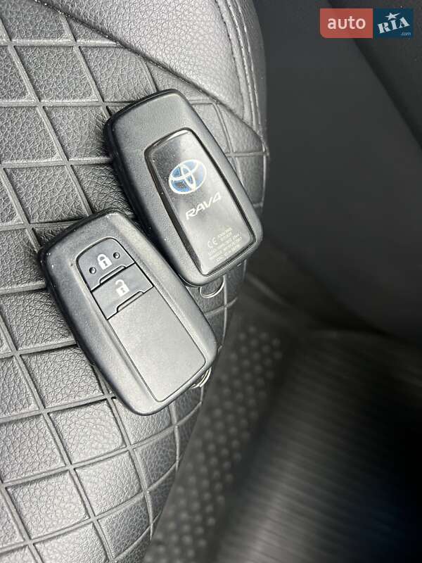 Позашляховик / Кросовер Toyota RAV4 2019 в Києві