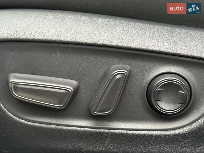 Позашляховик / Кросовер Toyota RAV4 2024 в Києві