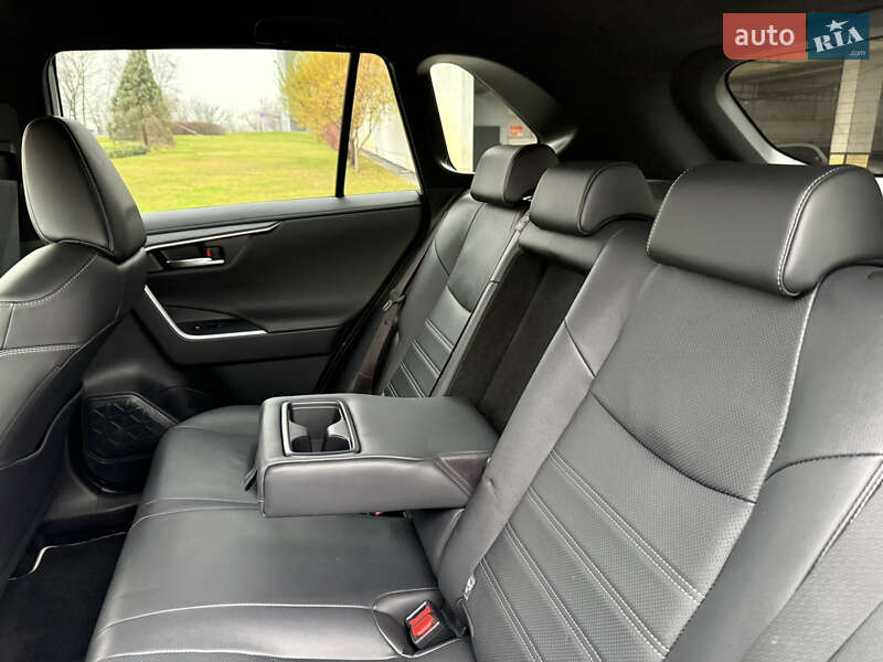 Позашляховик / Кросовер Toyota RAV4 2024 в Києві