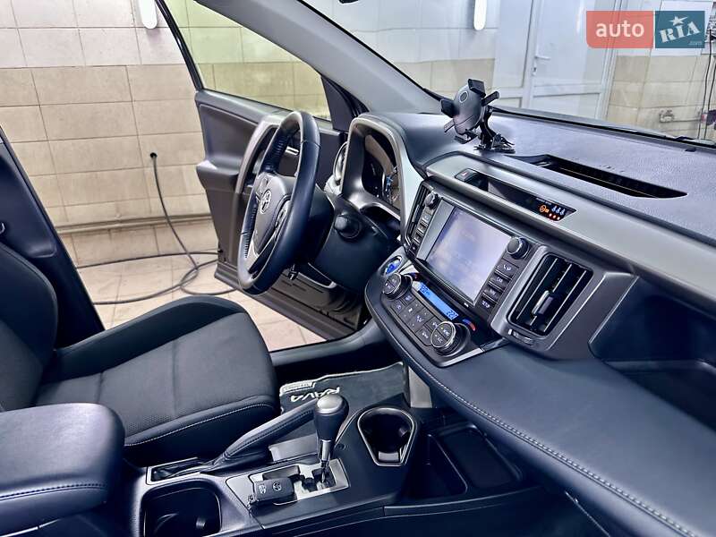 Позашляховик / Кросовер Toyota RAV4 2018 в Сумах