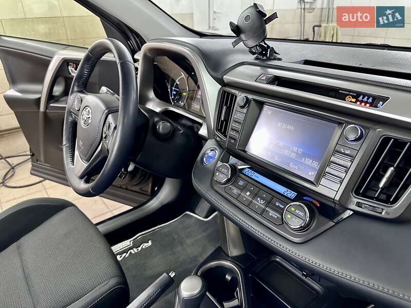 Позашляховик / Кросовер Toyota RAV4 2018 в Сумах