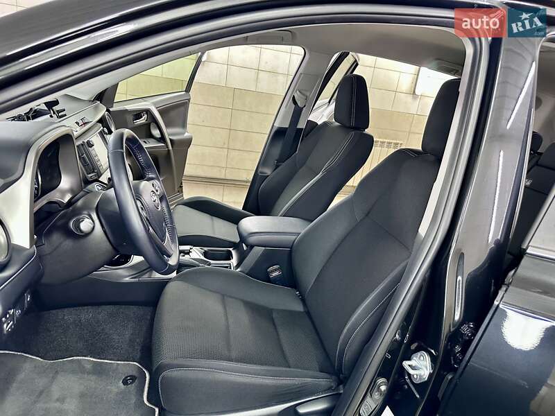 Позашляховик / Кросовер Toyota RAV4 2018 в Сумах