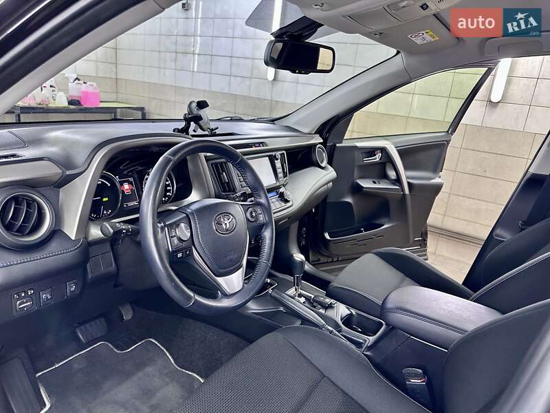 Позашляховик / Кросовер Toyota RAV4 2018 в Сумах