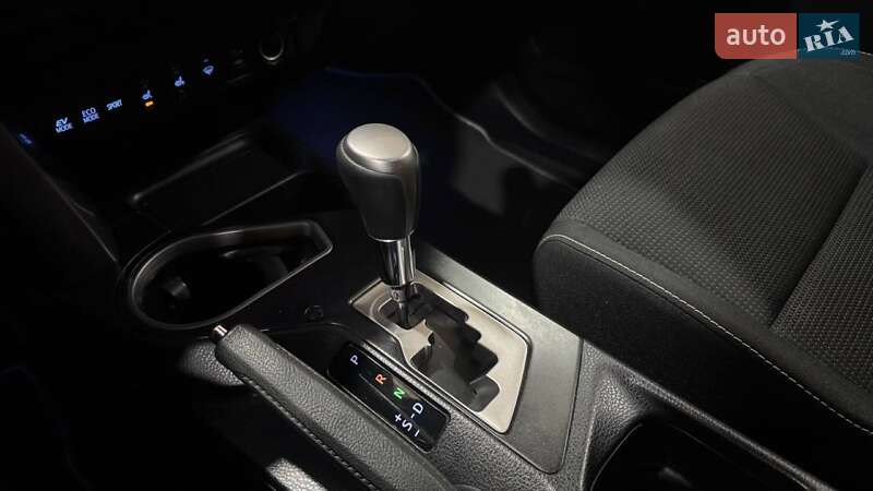 Позашляховик / Кросовер Toyota RAV4 2017 в Ужгороді фото 20 Позашляховик / Кросовер Toyota RAV4 2017 в Ужгороді