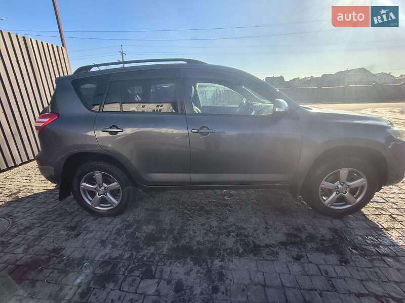 Внедорожник / Кроссовер Toyota RAV4 2012 в Софиевской Борщаговке
