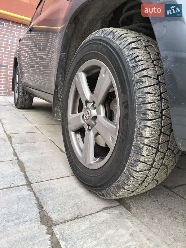 Внедорожник / Кроссовер Toyota RAV4 2012 в Софиевской Борщаговке