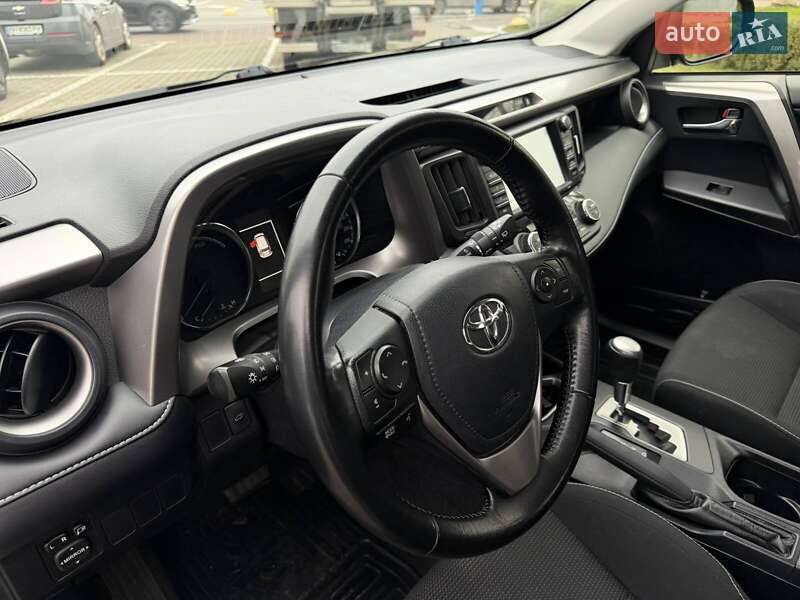 Внедорожник / Кроссовер Toyota RAV4 2017 в Одессе