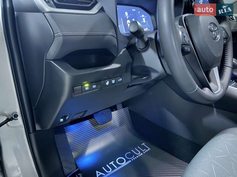 Внедорожник / Кроссовер Toyota RAV4 2025 в Днепре