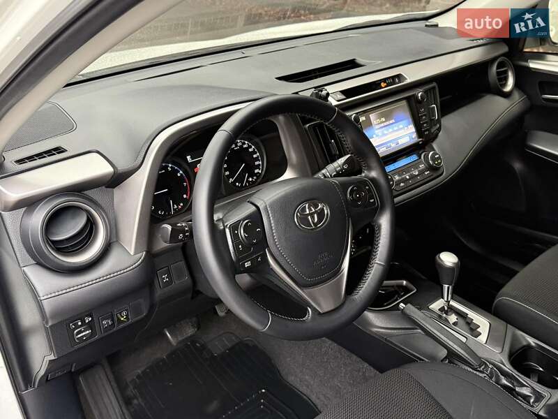Позашляховик / Кросовер Toyota RAV4 2016 в Києві фото 40 Позашляховик / Кросовер Toyota RAV4 2016 в Києві