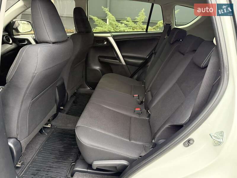Позашляховик / Кросовер Toyota RAV4 2016 в Києві фото 75 Позашляховик / Кросовер Toyota RAV4 2016 в Києві