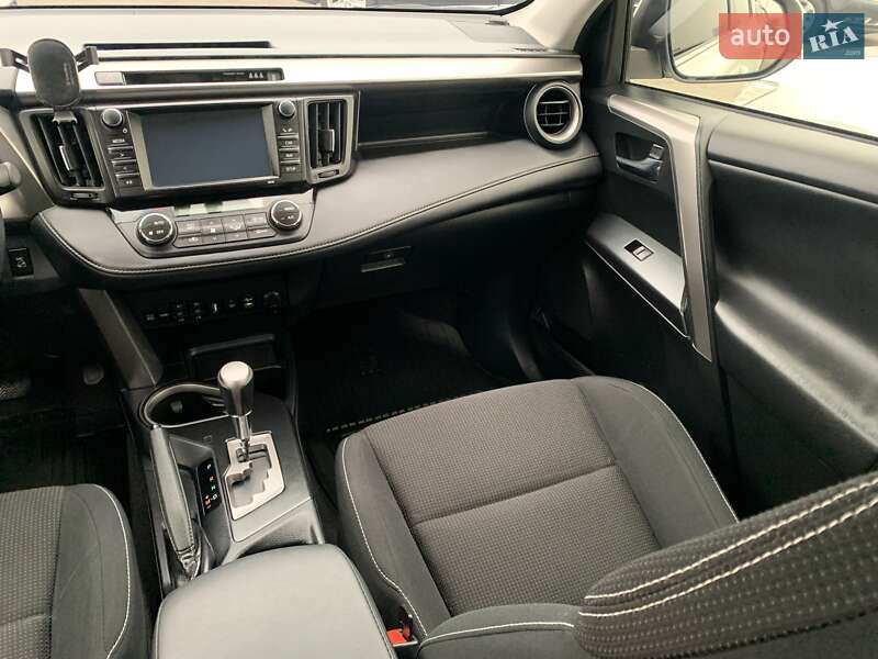 Позашляховик / Кросовер Toyota RAV4 2016 в Києві фото 53 Позашляховик / Кросовер Toyota RAV4 2016 в Києві