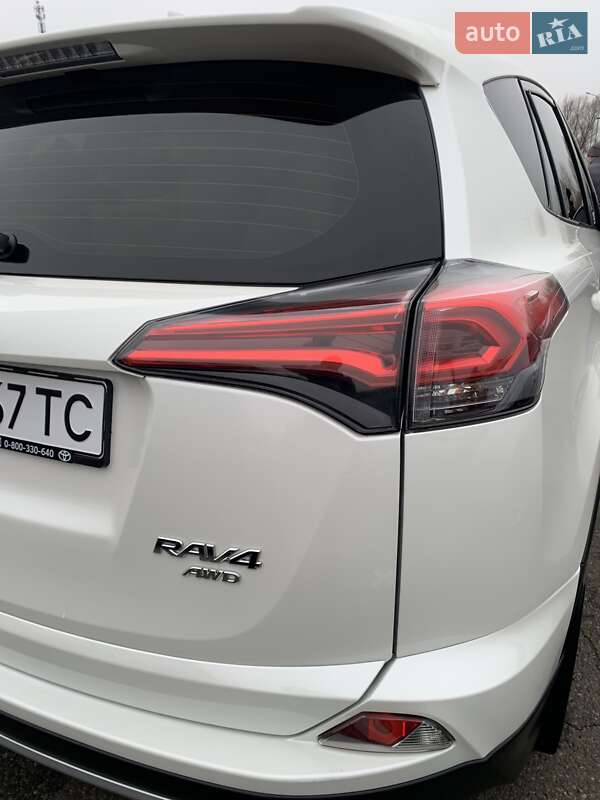 Позашляховик / Кросовер Toyota RAV4 2016 в Києві фото 23 Позашляховик / Кросовер Toyota RAV4 2016 в Києві
