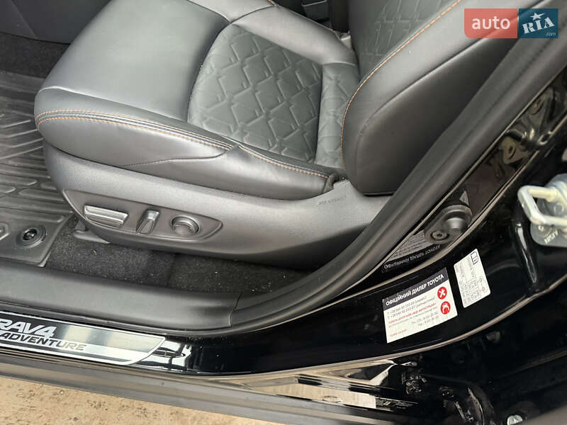 Внедорожник / Кроссовер Toyota RAV4 2024 в Киеве