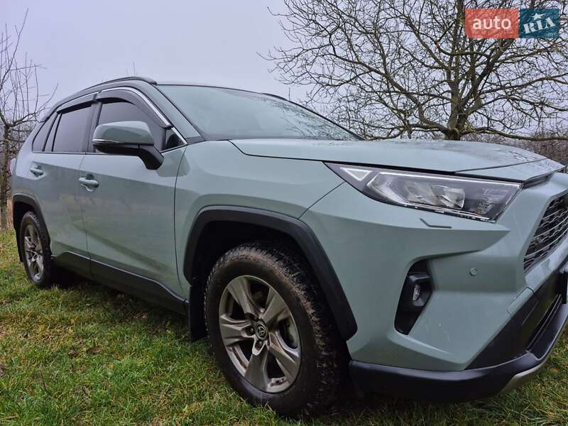Внедорожник / Кроссовер Toyota RAV4 2023 в Ильинцах