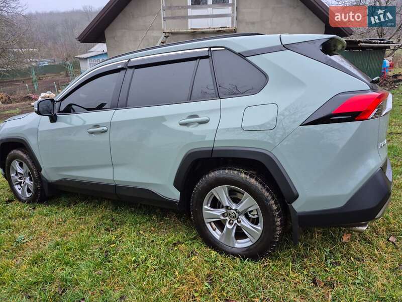 Внедорожник / Кроссовер Toyota RAV4 2023 в Ильинцах
