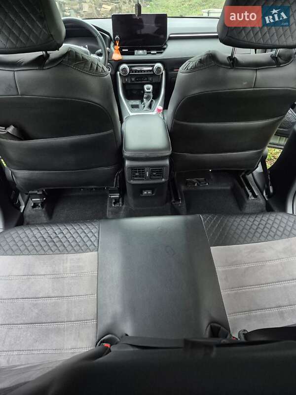 Внедорожник / Кроссовер Toyota RAV4 2023 в Ильинцах