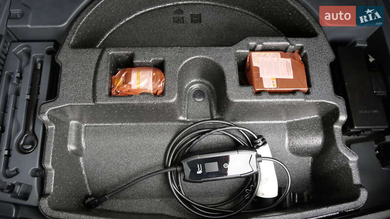 Позашляховик / Кросовер Toyota RAV4 2020 в Львові