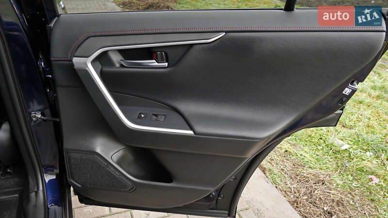 Позашляховик / Кросовер Toyota RAV4 2020 в Львові