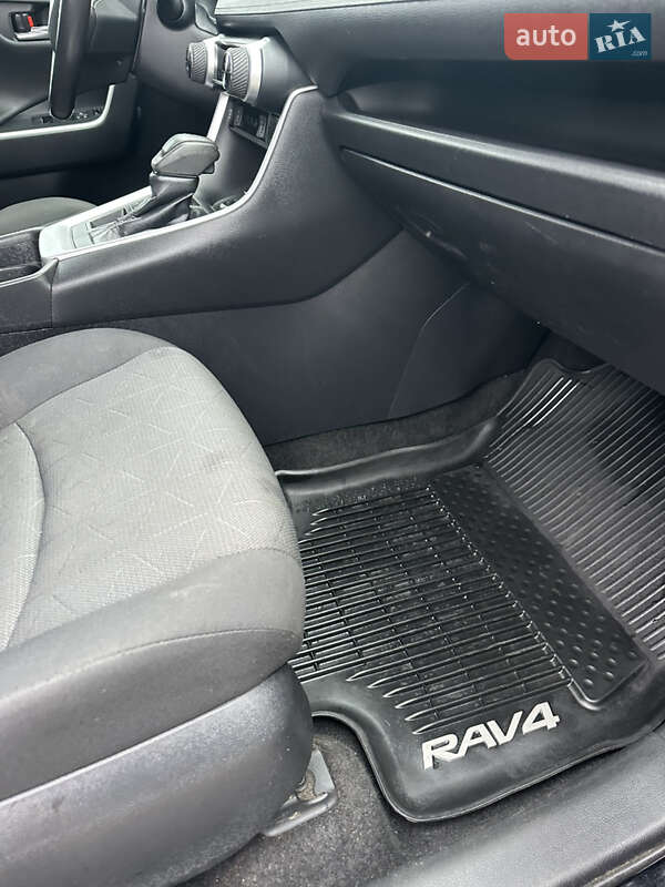 Позашляховик / Кросовер Toyota RAV4 2019 в Полтаві