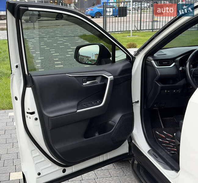 Внедорожник / Кроссовер Toyota RAV4 2020 в Ужгороде фото 24 Внедорожник / Кроссовер Toyota RAV4 2020 в Ужгороде