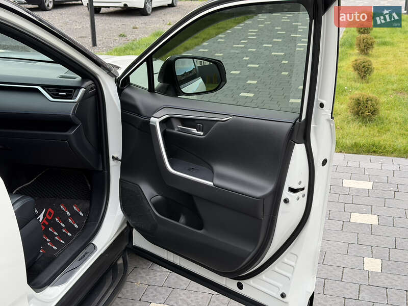 Внедорожник / Кроссовер Toyota RAV4 2020 в Ужгороде фото 45 Внедорожник / Кроссовер Toyota RAV4 2020 в Ужгороде