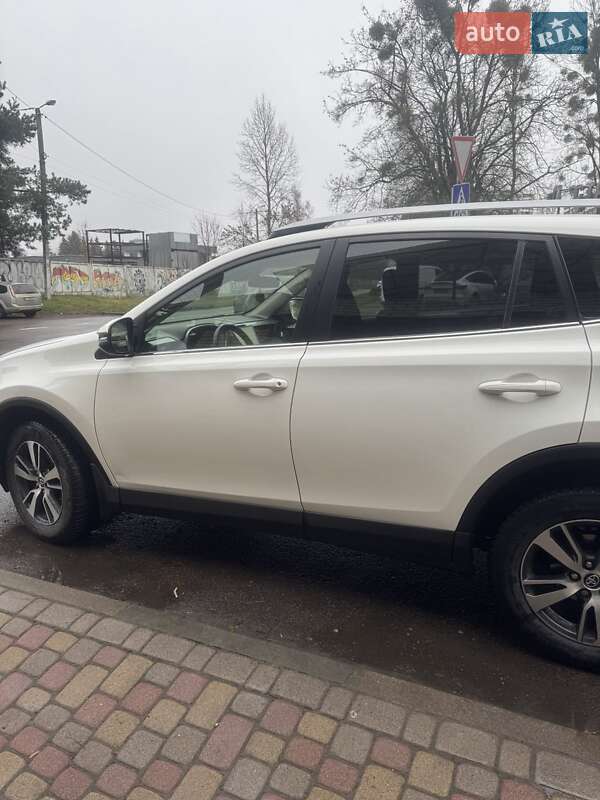 Позашляховик / Кросовер Toyota RAV4 2018 в Львові фото 13 Позашляховик / Кросовер Toyota RAV4 2018 в Львові