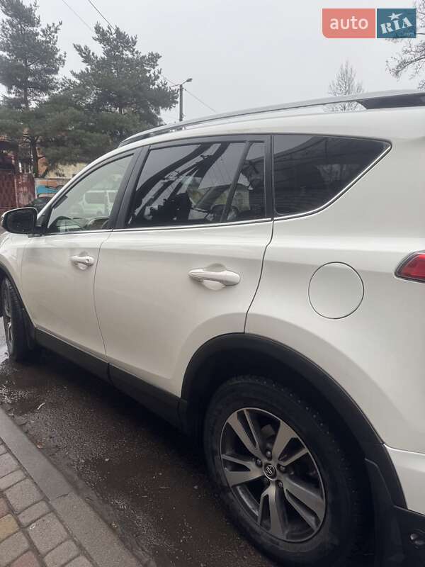 Позашляховик / Кросовер Toyota RAV4 2018 в Львові фото 22 Позашляховик / Кросовер Toyota RAV4 2018 в Львові