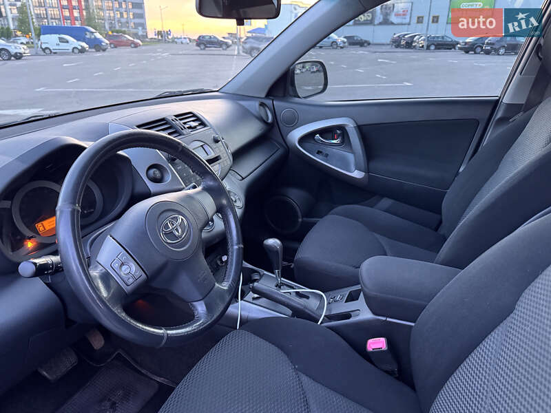 Внедорожник / Кроссовер Toyota RAV4 2006 в Березенщине