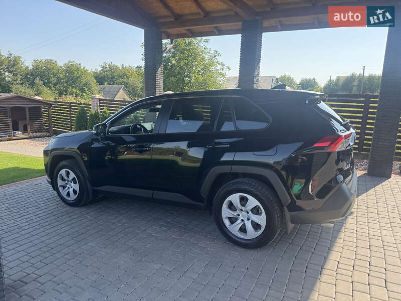 Внедорожник / Кроссовер Toyota RAV4 2020 в Черновцах