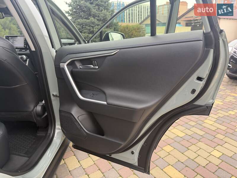 Внедорожник / Кроссовер Toyota RAV4 2022 в Днепре
