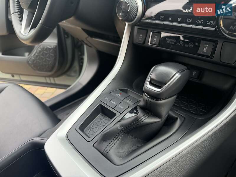 Внедорожник / Кроссовер Toyota RAV4 2022 в Днепре