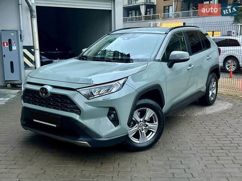 Внедорожник / Кроссовер Toyota RAV4 2023 в Киеве