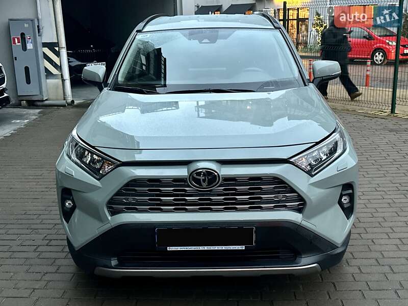 Внедорожник / Кроссовер Toyota RAV4 2023 в Киеве