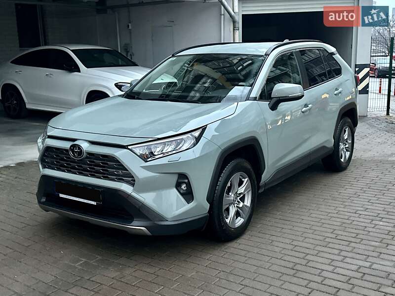 Внедорожник / Кроссовер Toyota RAV4 2023 в Киеве