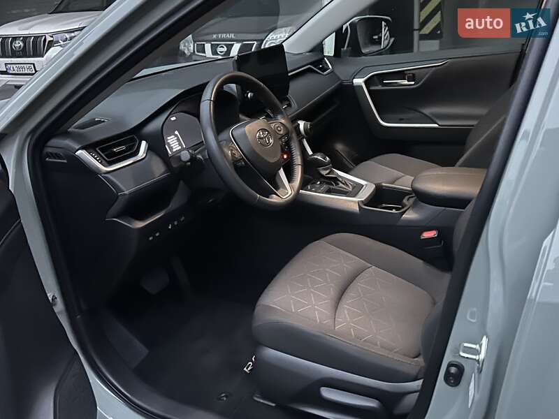 Внедорожник / Кроссовер Toyota RAV4 2023 в Киеве