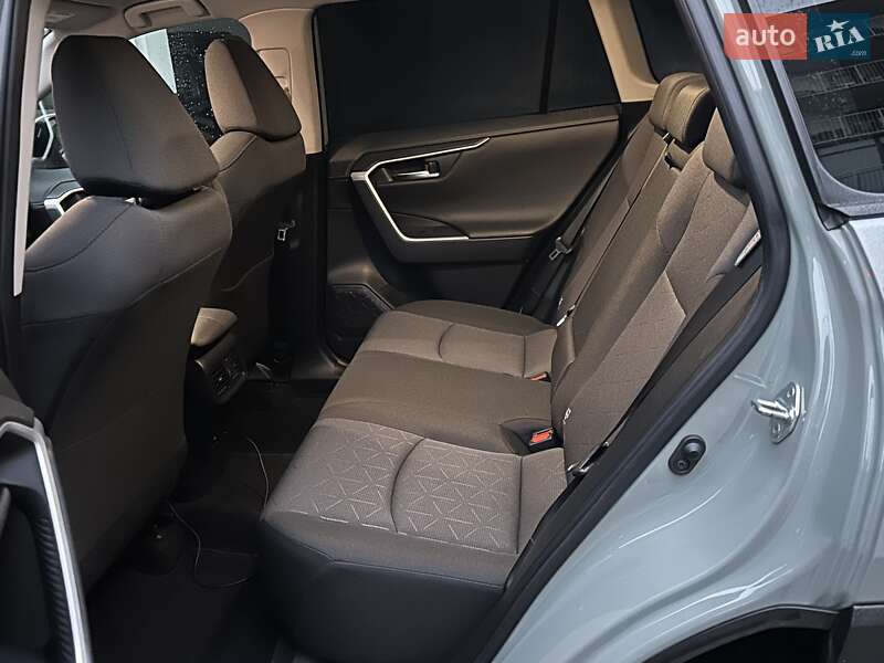 Внедорожник / Кроссовер Toyota RAV4 2023 в Киеве
