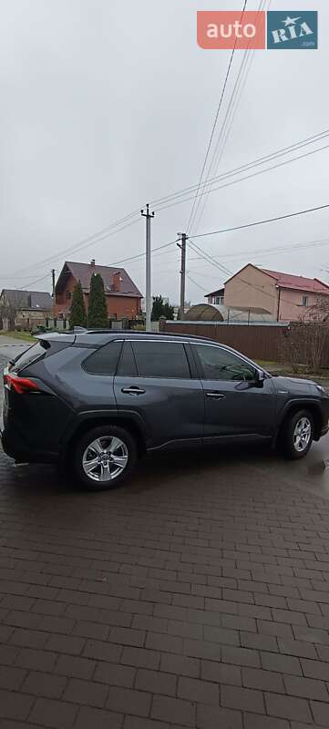 Внедорожник / Кроссовер Toyota RAV4 2021 в Киеве