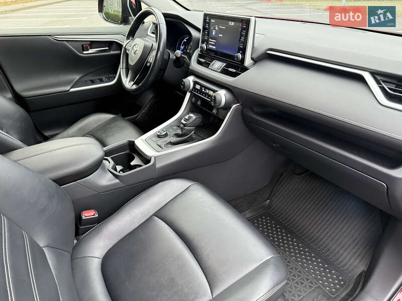 Внедорожник / Кроссовер Toyota RAV4 2019 в Харькове