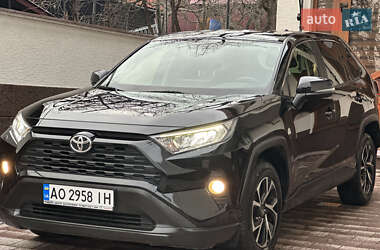 Внедорожник / Кроссовер Toyota RAV4 2019 в Тячеве