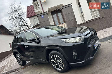 Внедорожник / Кроссовер Toyota RAV4 2019 в Тячеве